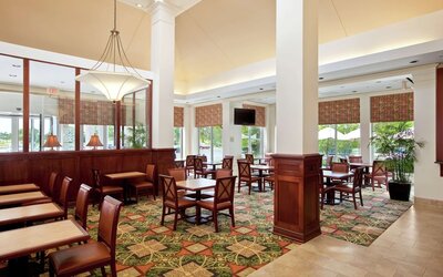Hilton Garden Inn Chicago / Oak Brook