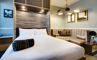 The Rose Chicago, Tapestry Collection by Hilton