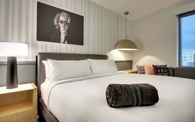 The Rose Chicago, Tapestry Collection by Hilton