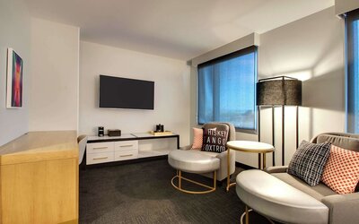The Rose Chicago, Tapestry Collection by Hilton
