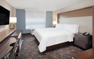 Holiday Inn Chicago Oakbrook by IHG
