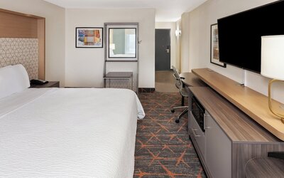 Holiday Inn Chicago Oakbrook by IHG