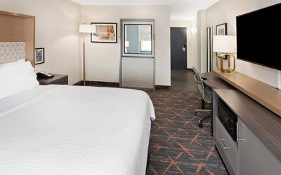 Holiday Inn Chicago Oakbrook by IHG