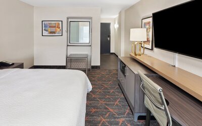 Holiday Inn Chicago Oakbrook by IHG