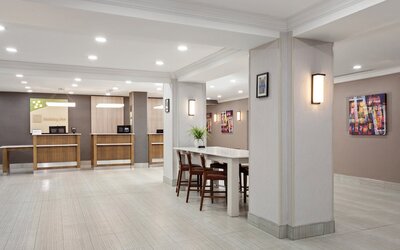 Holiday Inn Chicago Oakbrook by IHG