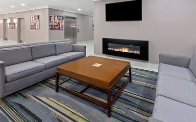Holiday Inn Chicago Oakbrook by IHG