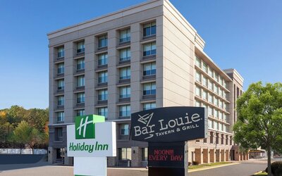 Holiday Inn Chicago Oakbrook by IHG