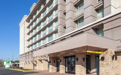 Holiday Inn Chicago Oakbrook by IHG