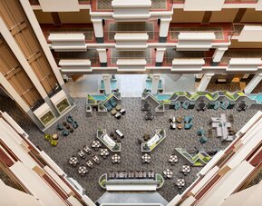 Hilton Chicago/Oak Brook Suites