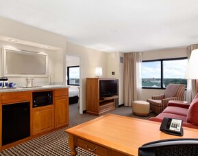 Hilton Chicago/Oak Brook Suites