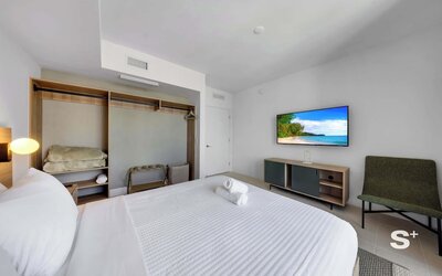 2-BD Condo in DTW Miami - City Views