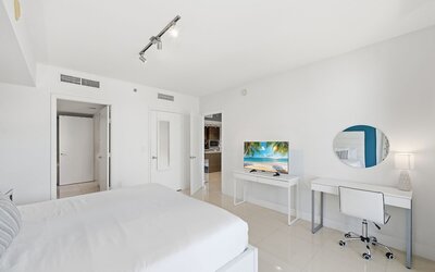 Icon Brickell Luxe Stays by IliosRentals