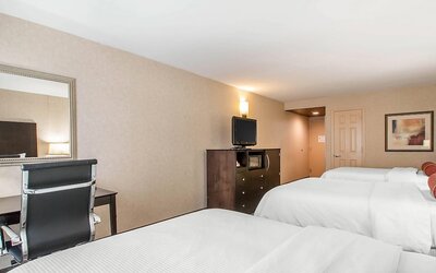 Clarion Inn Elmhurst - Oak Brook near I-88, I-290, I-294