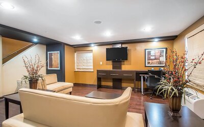 Clarion Inn Elmhurst - Oak Brook near I-88, I-290, I-294