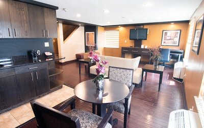 Clarion Inn Elmhurst - Oak Brook near I-88, I-290, I-294