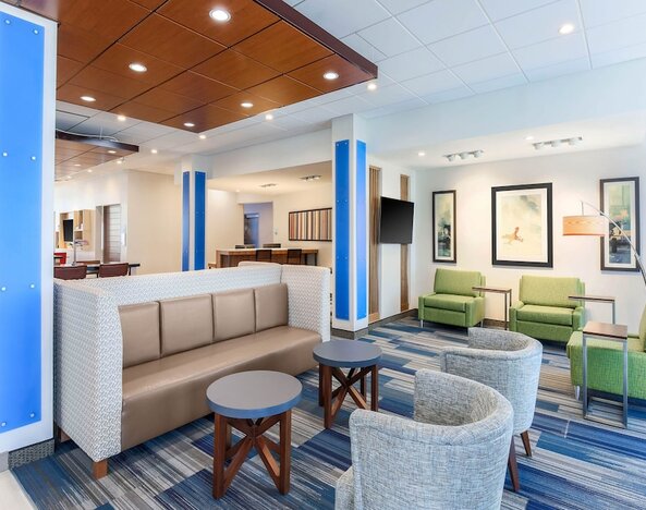 Holiday Inn Express & Suites Chicago O'Hare Airport by IHG