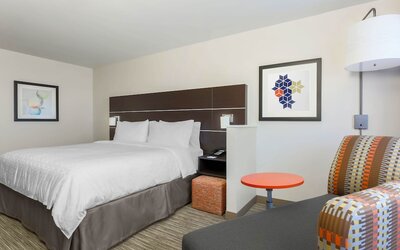 Holiday Inn Express & Suites Chicago O'Hare Airport by IHG