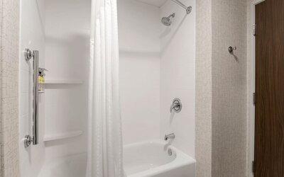 Holiday Inn Express & Suites Chicago O'Hare Airport by IHG