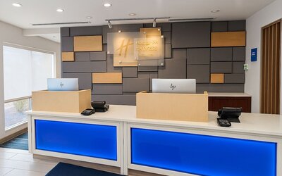 Holiday Inn Express & Suites Chicago O'Hare Airport by IHG
