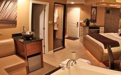 The Champagne Lodge & Luxury Suites