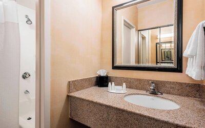 Courtyard by Marriott Chicago O'Hare
