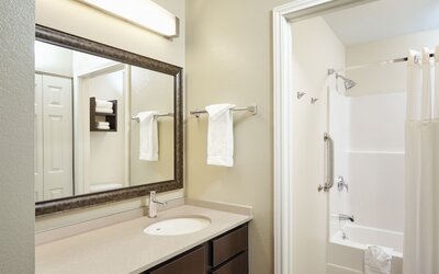 Staybridge Suites Chicago - Glenview by IHG