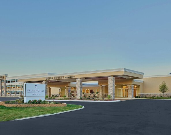 Delta Hotels by Marriott Chicago Willowbrook