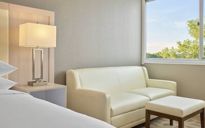 Delta Hotels by Marriott Chicago Willowbrook
