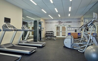 Delta Hotels by Marriott Chicago Willowbrook