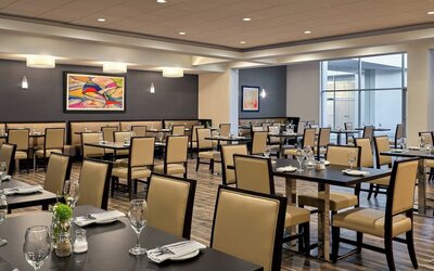 Delta Hotels by Marriott Chicago Willowbrook