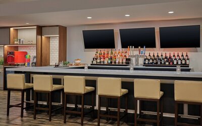 Delta Hotels by Marriott Chicago Willowbrook