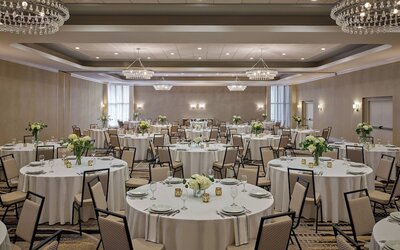 Delta Hotels by Marriott Chicago Willowbrook