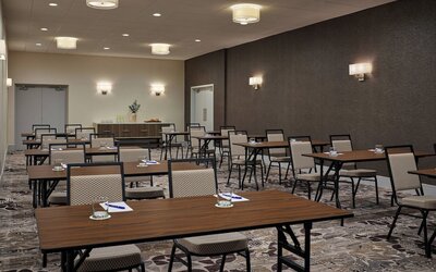 Delta Hotels by Marriott Chicago Willowbrook