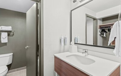 Spark by Hilton Des Plaines Chicago O'Hare