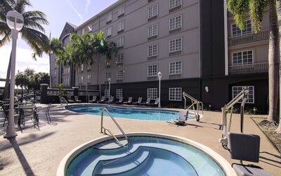La Quinta Inn & Suites by Wyndham Miami Airport West