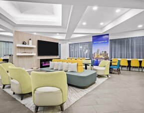 La Quinta Inn & Suites by Wyndham Miami Airport West