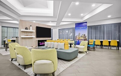 La Quinta Inn & Suites by Wyndham Miami Airport West