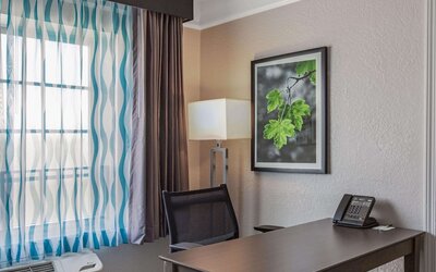 La Quinta Inn & Suites by Wyndham Miami Airport West
