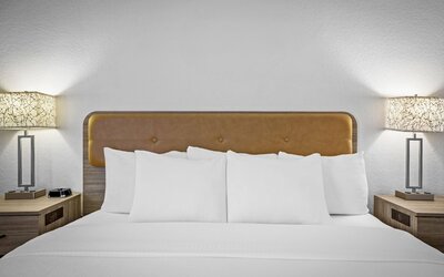 La Quinta Inn & Suites by Wyndham Miami Airport West