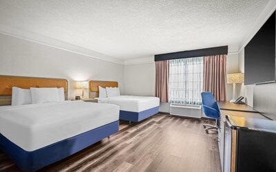 La Quinta Inn & Suites by Wyndham Miami Airport West