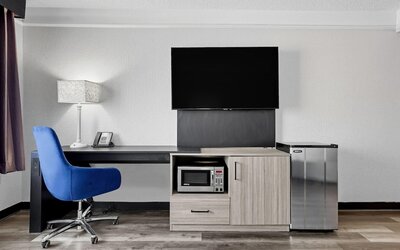 La Quinta Inn & Suites by Wyndham Miami Airport West
