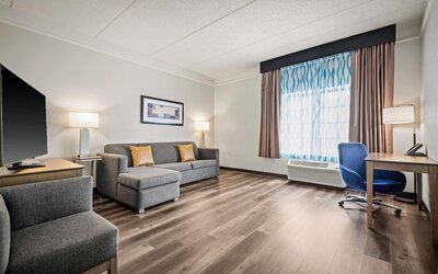 La Quinta Inn & Suites by Wyndham Miami Airport West