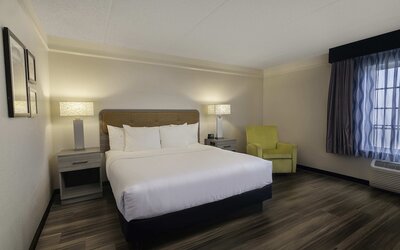 La Quinta Inn & Suites by Wyndham Miami Airport West