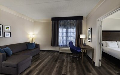 La Quinta Inn & Suites by Wyndham Miami Airport West