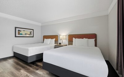 La Quinta Inn & Suites by Wyndham Miami Airport West