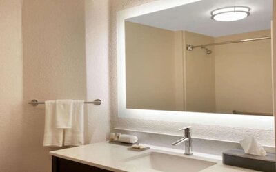 La Quinta Inn & Suites by Wyndham Miami Airport West