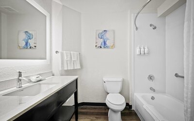 La Quinta Inn & Suites by Wyndham Miami Airport West