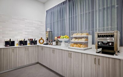 La Quinta Inn & Suites by Wyndham Miami Airport West