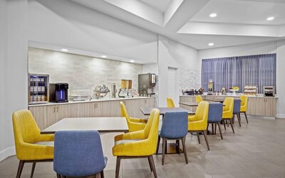 La Quinta Inn & Suites by Wyndham Miami Airport West