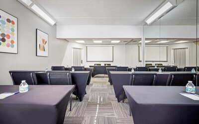 La Quinta Inn & Suites by Wyndham Miami Airport West